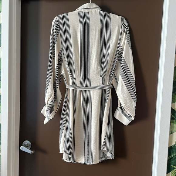H&M belted short Striped Black and off White Shirt Dress sz small NEW - Picture 7 of 10